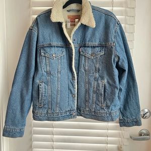 Levi jean & sherpa jacket. Size XL. Worn once.